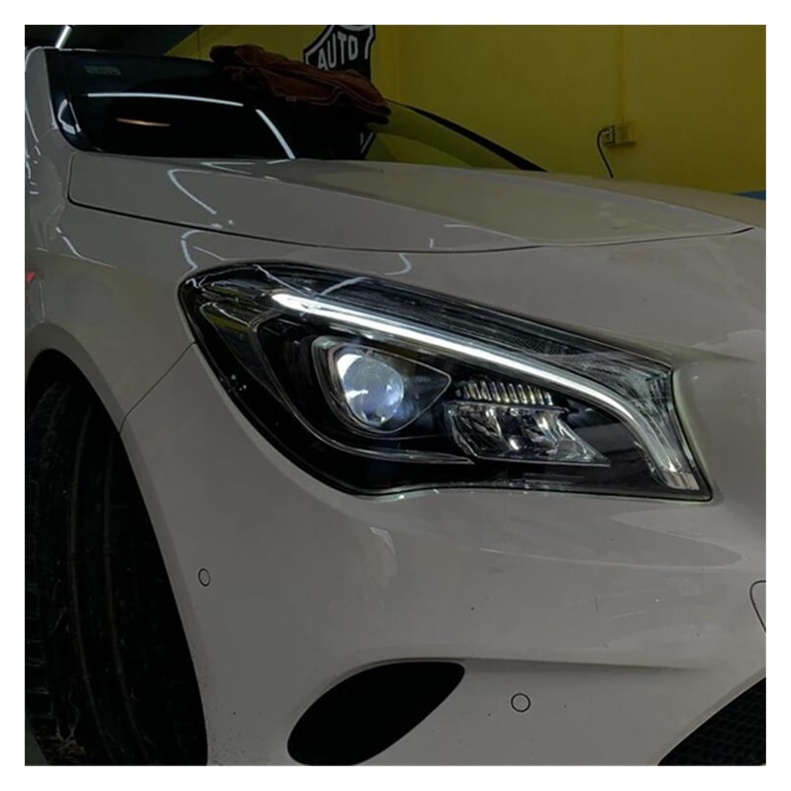 Fari Anteriori per Auto Ford W117 CLA 180 200 220 250 260 2013-2019 con luci diurne a LED e indicatori di direzione.