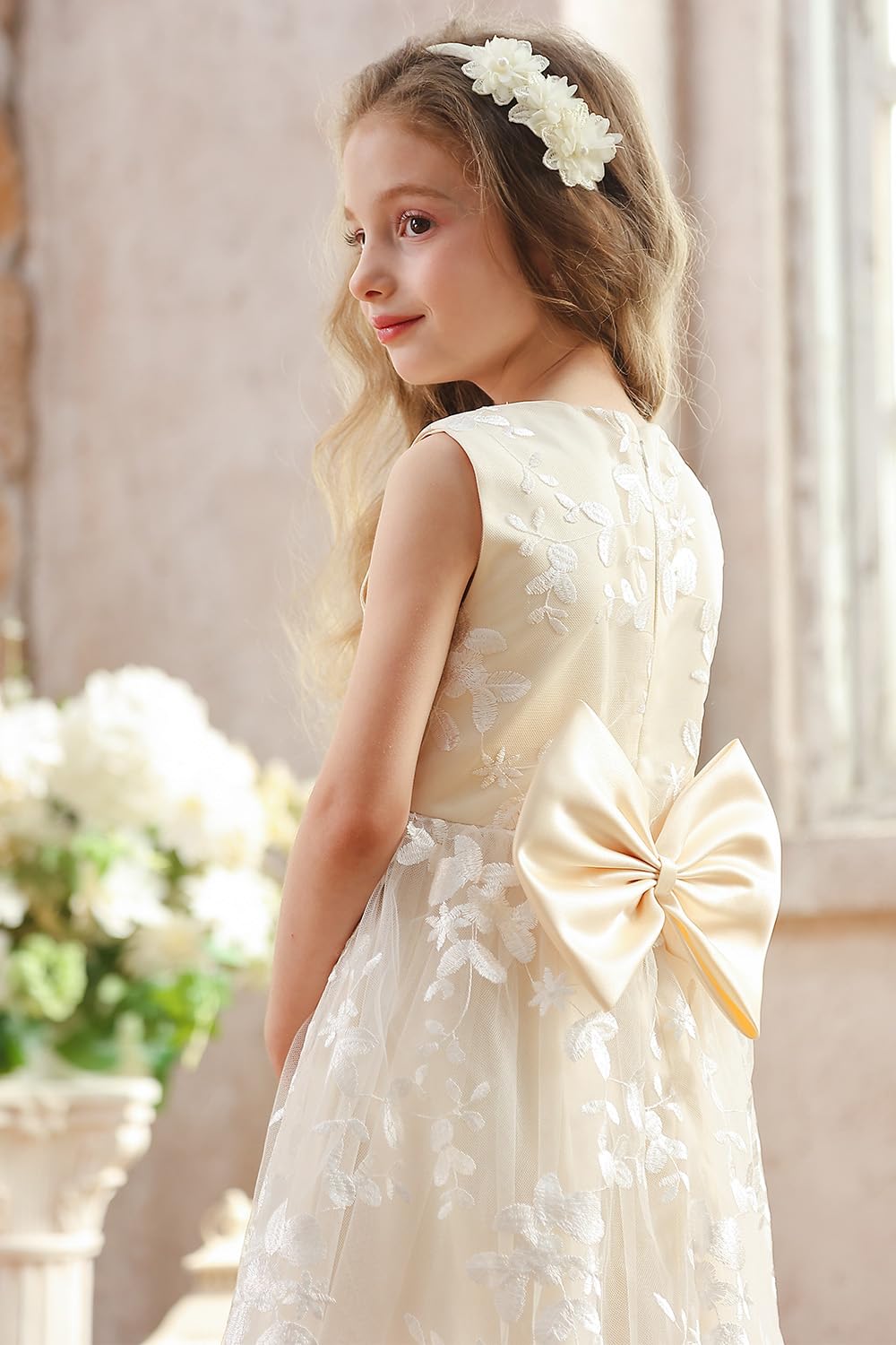 Aibaowedding Boho A-Linie Kommunionkleid Mädchen Spitze mit Satin Gürtel | Spitzenkleid mit floraler Stickerei, Rundhalsausschnitt und Satin-Gürtel, Kommunion und Blumenmädchenkleid für Mädchen