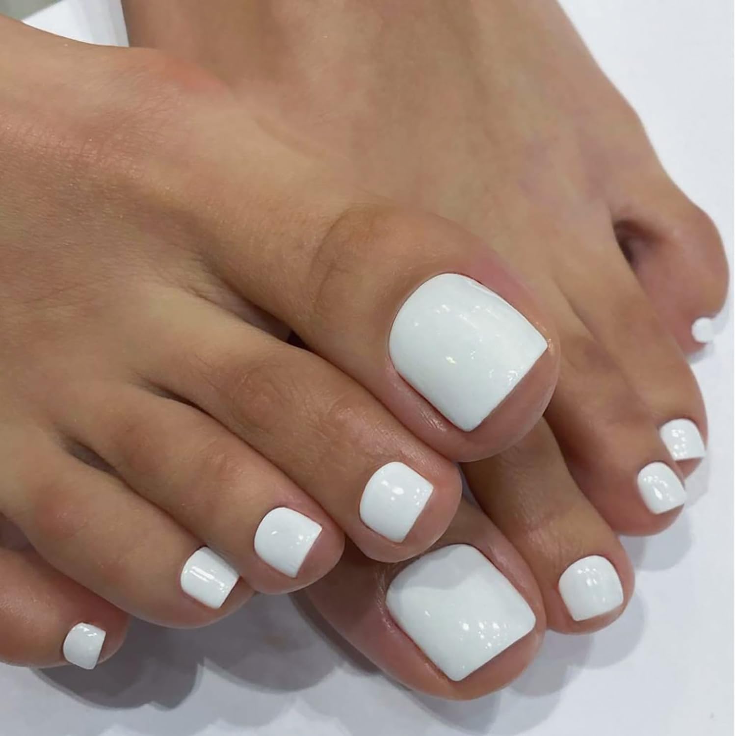CEWEWP White Press on Toenails Square Fake Toenails Gloss Glue on Toenails Full Cover Solid Color Acrylic Toenails Cute Short False Toenails Summer