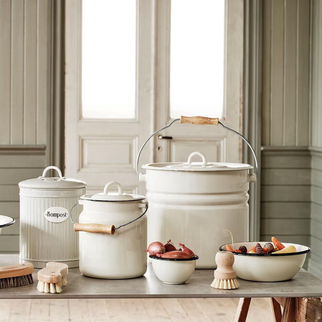 Vintage Style Enamel Milk Can with Lid 3.5 Qt (3.3 L) Pastel Color, Rustic Design (Pure White 3.5-qt (3.3 L))