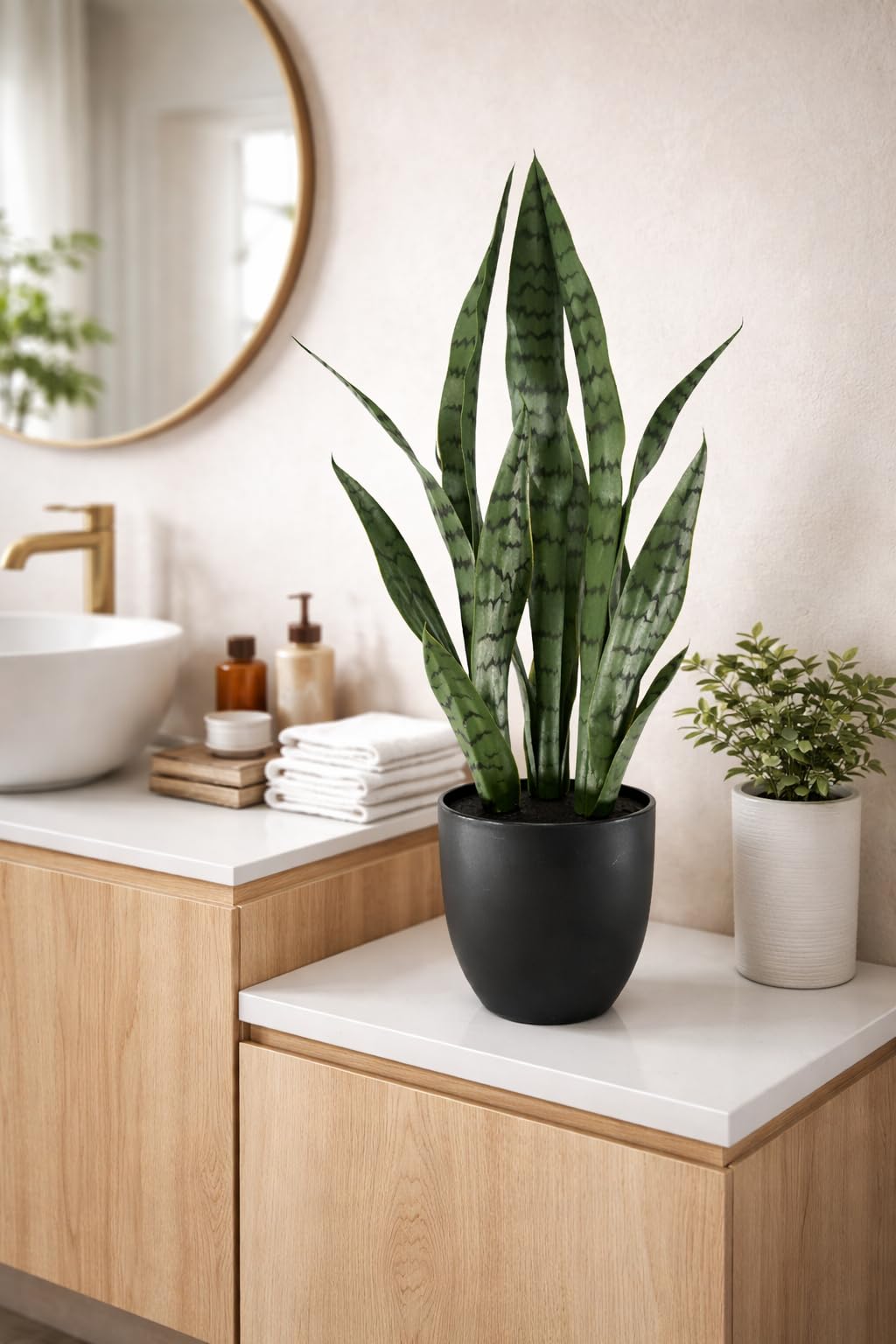 Sansevieria Artificiale Pianta Grassa Sintetica Realistica Foglie in Pvc per Arredare Interni e Attività Commerciali (Saveria - Sansevieria 66 cm)