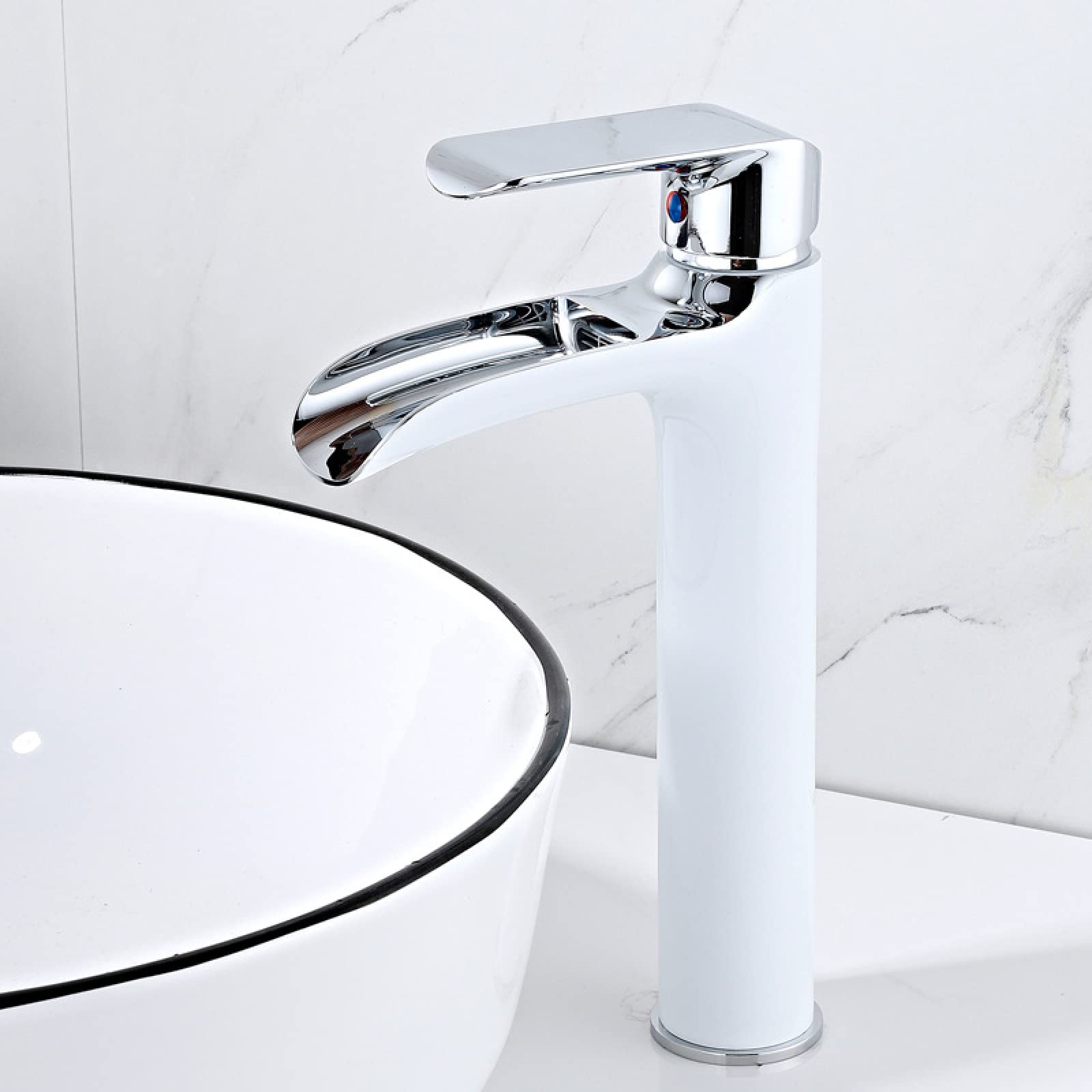 Mitigeur cascade salle de bain pour vasque haute ambiance spa à la maison