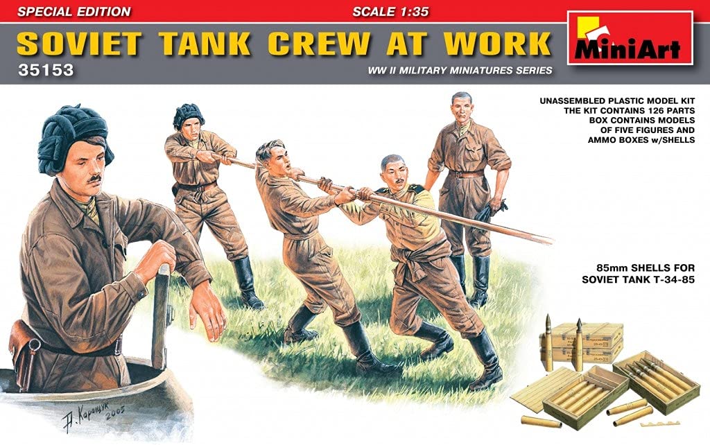 1/35 Soviet Tank Crew At Work. Special Edition Plastic Model Kit (Disassembled)