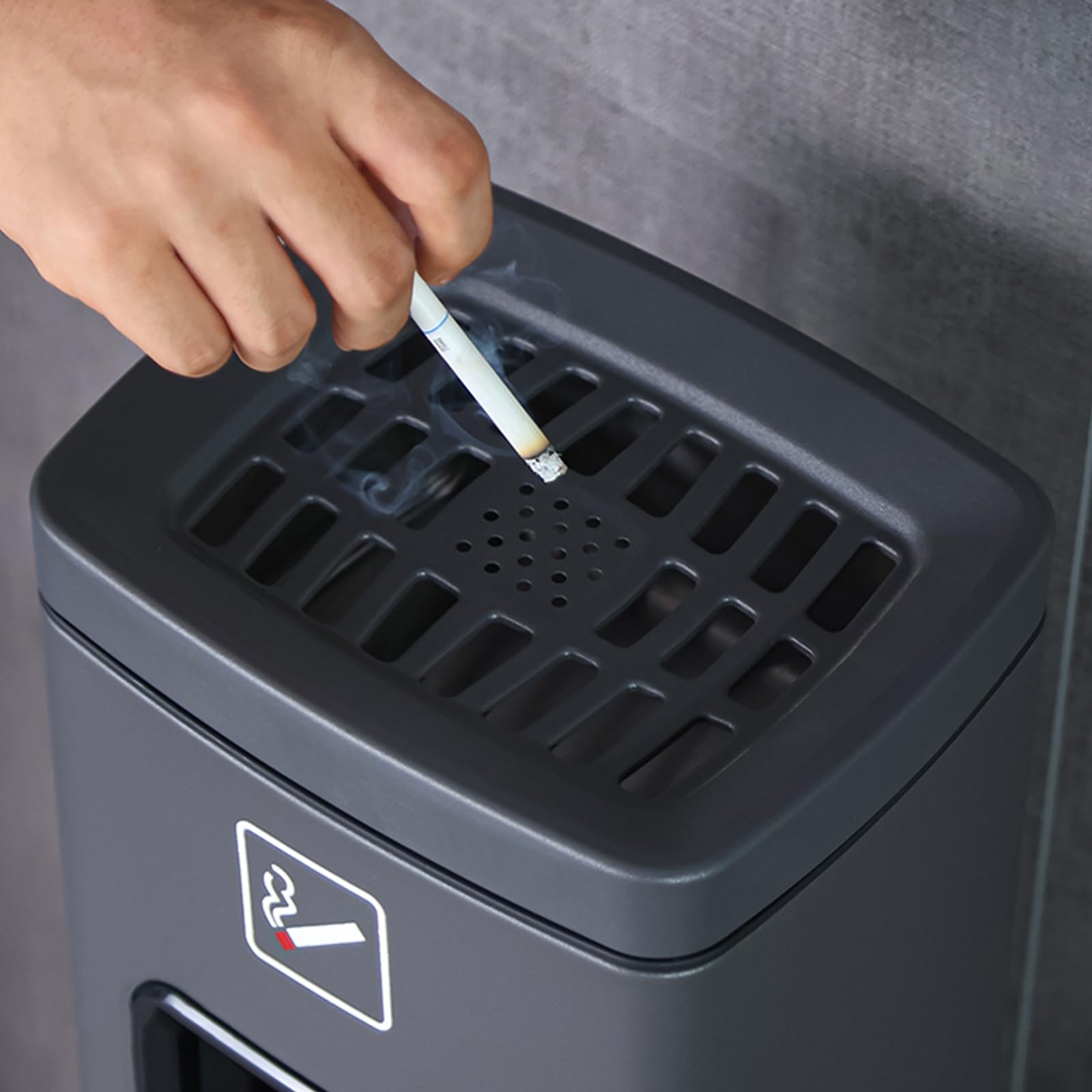 Posacenere Compatto in Acciaio Inossidabile per Hotel e Case - Raccoglitore di Mozziconi di Sigaretta Nero Resistente, Design Elegante per spazi Commerciali, Dimensioni ridotte per Un Facile