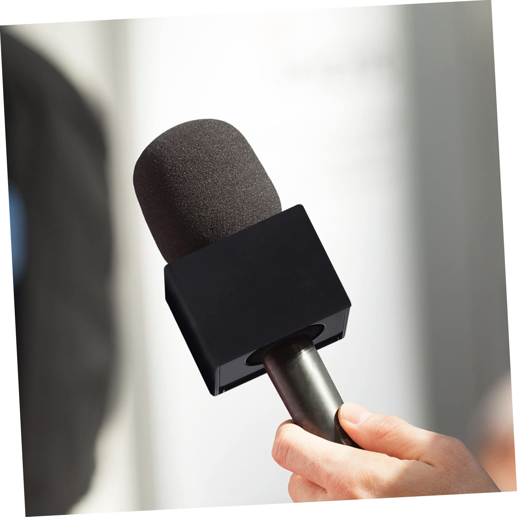 Acheter 1Pc Carré Microphone Drapeau Micro Station Cube Interview Carré Support De La Boîte Décor