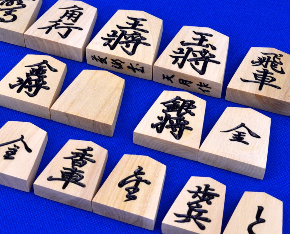 黄楊 特上彫 将棋駒 Amazon | 将棋駒 黄楊特上彫駒 菱湖書 将碁屋ミニ椿油付き ※指し味良い