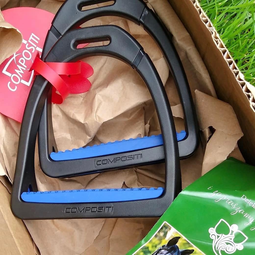 Étriers d'équitation COMPOSITI Premium Bordeaux Adulte - Léger, Semelle interchangeable, Résistant chocs et humidité