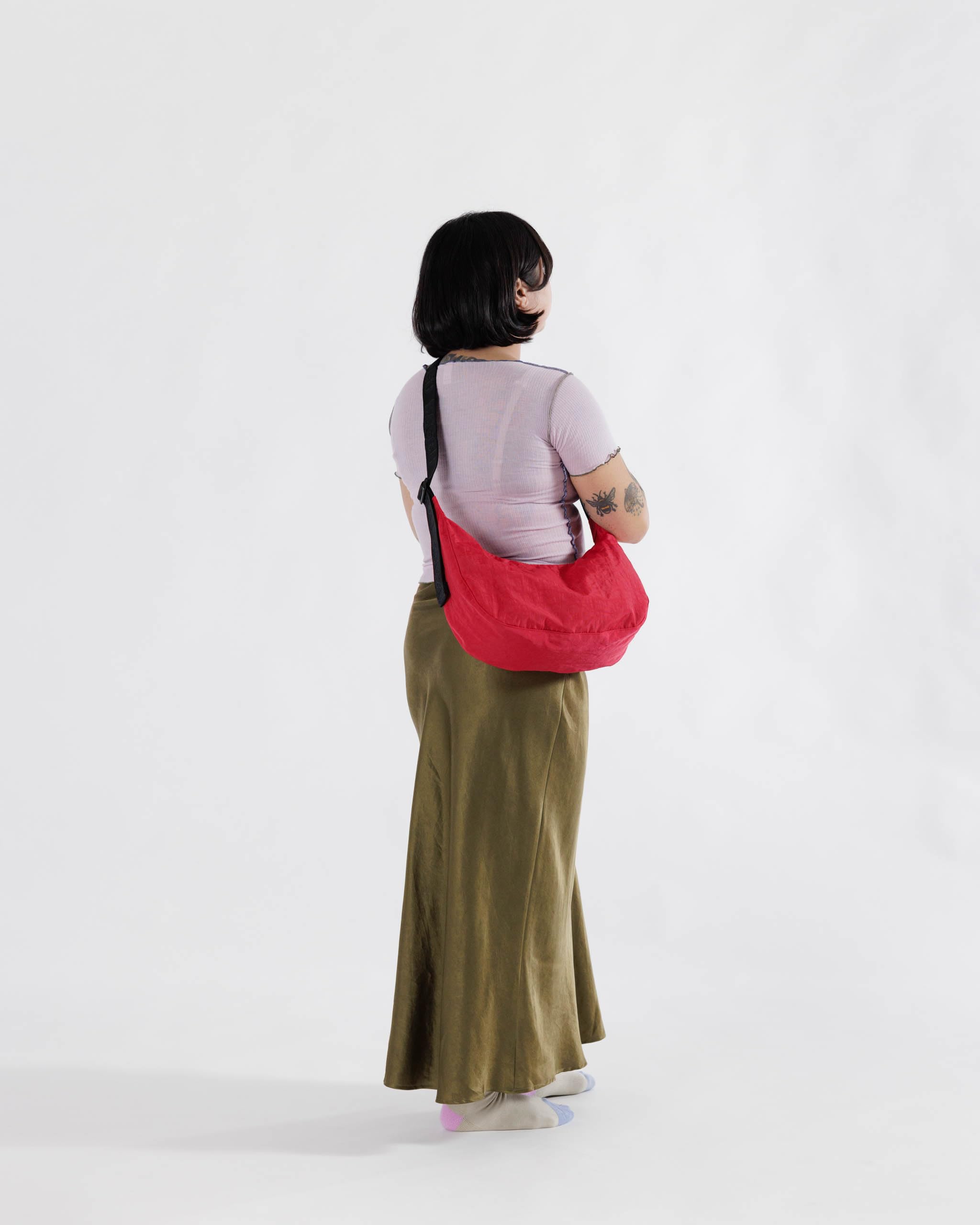 BAGGU Medium Nylon Crescent Bag - Candy Apple 37.5