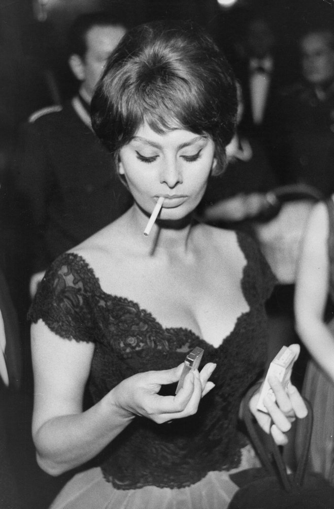 Sophia Loren smoking Photo Print (8 x 10)