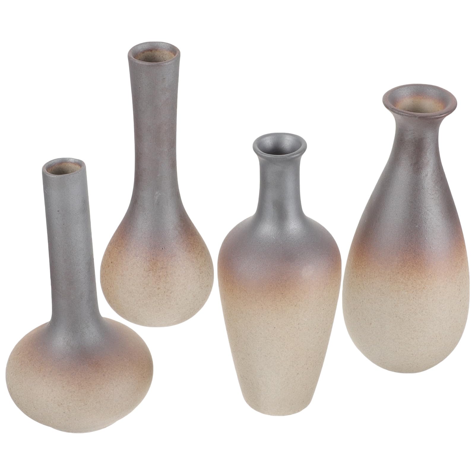 Mini vases en poterie sur un centre de table champêtre pour mariages créatifs