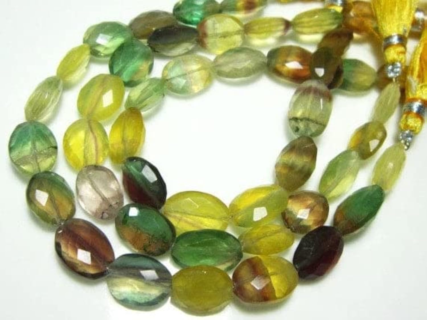 Fluorite multicolore facettée pour remplacer les perles ternes par de vraies pierres