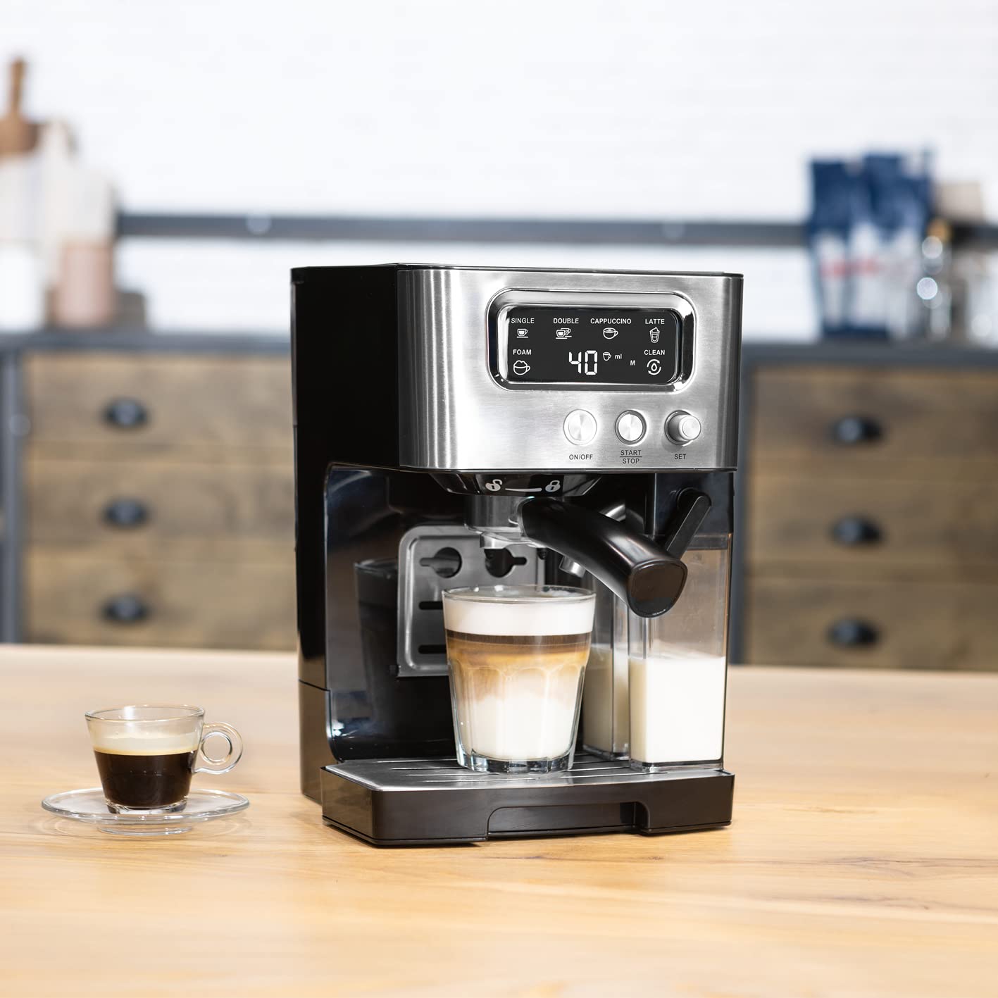 BEEM ESPRESSO-LATTE Siebträgermaschine 15 bar 0,4 L Milchtank 1,4 L Wassertank Schwarz-Silber