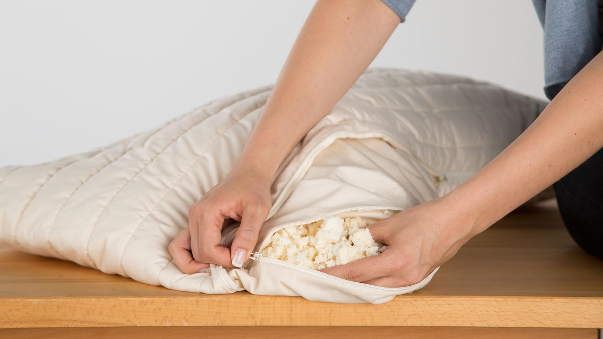 allnatura Hevea-Plus Almohada cervical 40 x 80 cm – Sistema ortopédico de 2 cámaras de 100% caucho natural – Altura ajustable y aire acondicionado para dormir de lado y espalda