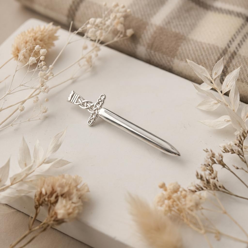 Pin Falda Escocesa, con Espada extraíble, de Plata de Ley