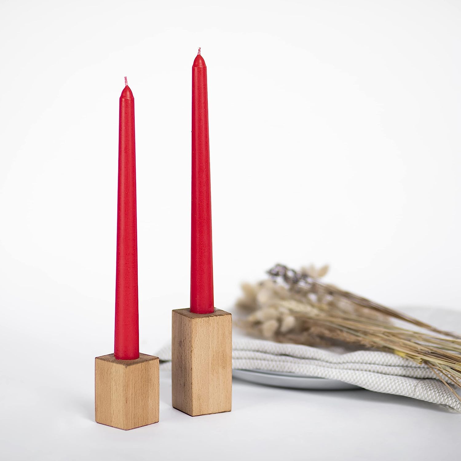 AuraDecor Spitzkerzen-Set || Tafelkerzen || Feierkerzen || 25,4 cm Kerzen || Tropffrei || Rauchlose Kerze || Brenndauer 8 Stunden (12 Stück, Rot)