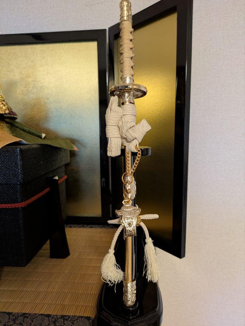 織田信長公創業314年 吉徳 兜飾り9号（弓太刀／絹目屏風／流備畳飾り台