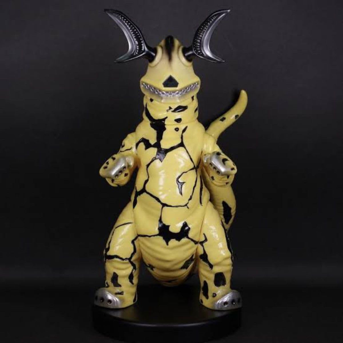 特撮フィギュア　ソフビ アートストーム　エレキング Amazon.co.jp: Planetx エレキング（幼体 ）ソフビ