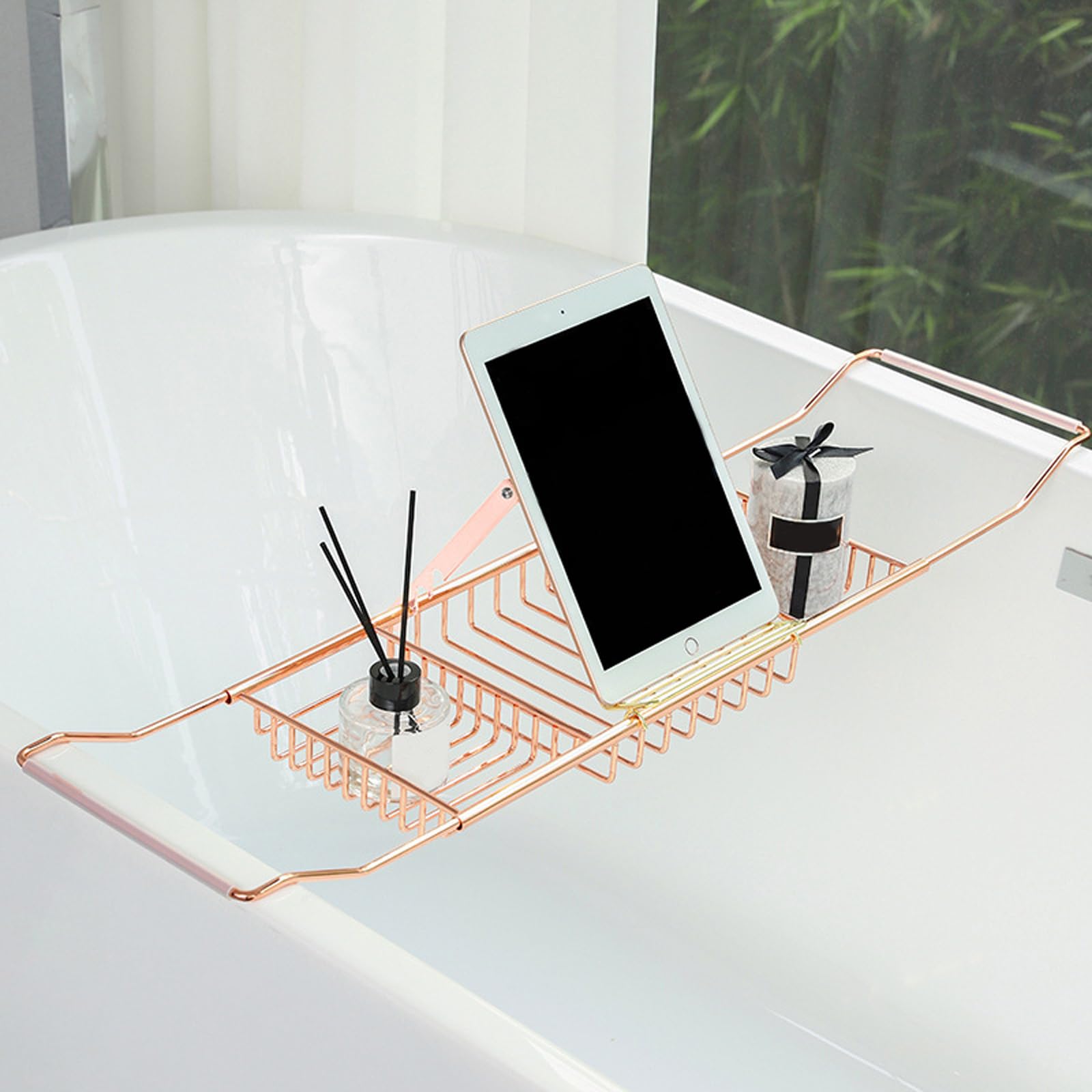 Estante de baño perfecto para relajarse en la bañera en casa