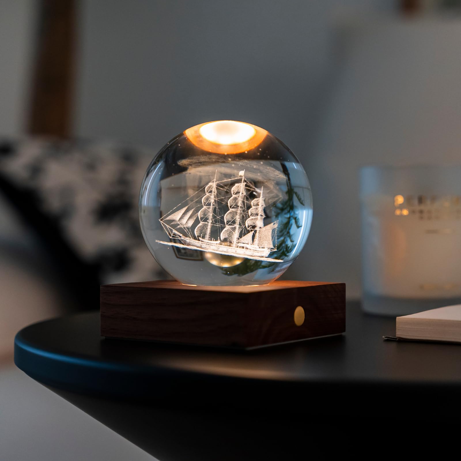 Gingko Luce di cristallo ambrato di design – barca a vela | elegante lampada da tavolo a LED | arte di cristallo inciso al laser 3D | luce touch dimmerabile | regalo unico per la decorazione della