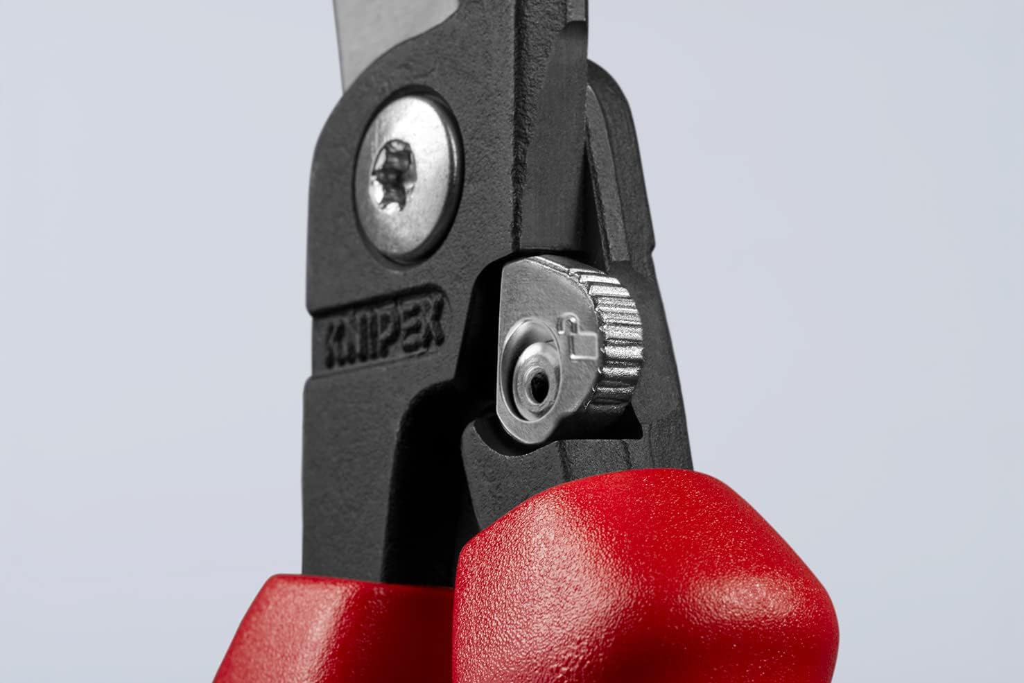 13 92 200 SB Pliers For Electrical Installation with Soft Grip & Opening Spring In Blister Packaging