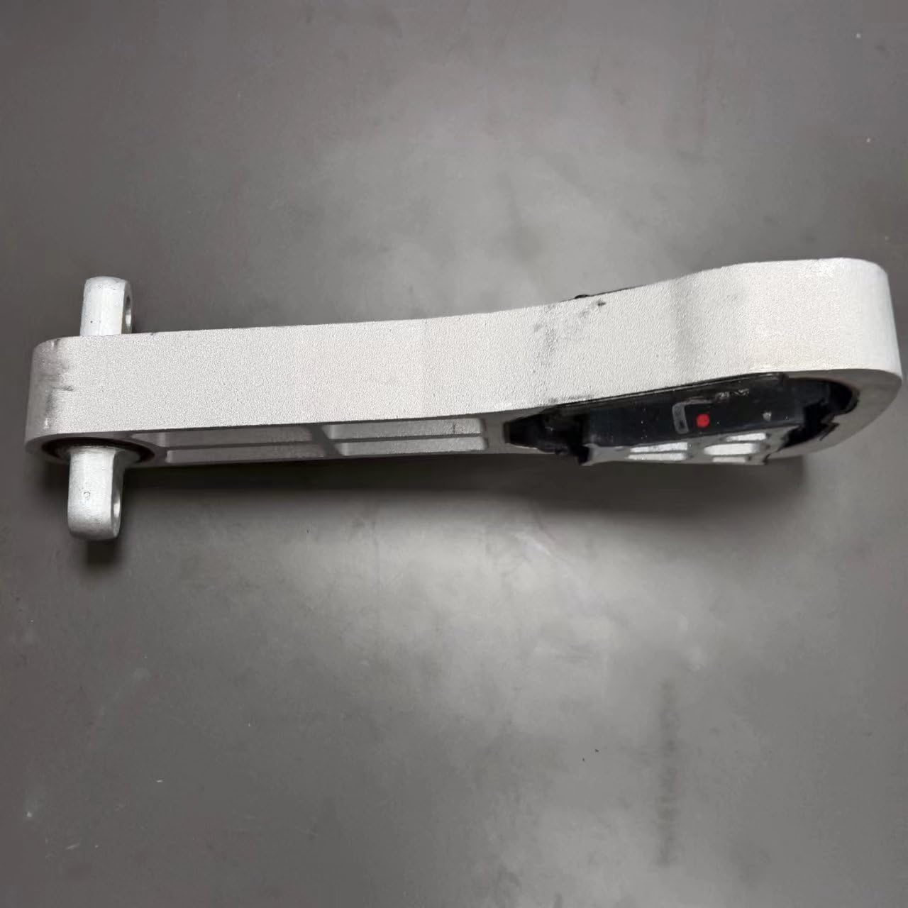 Engine MOUNTING Bracket (Right) 31430195 31430195