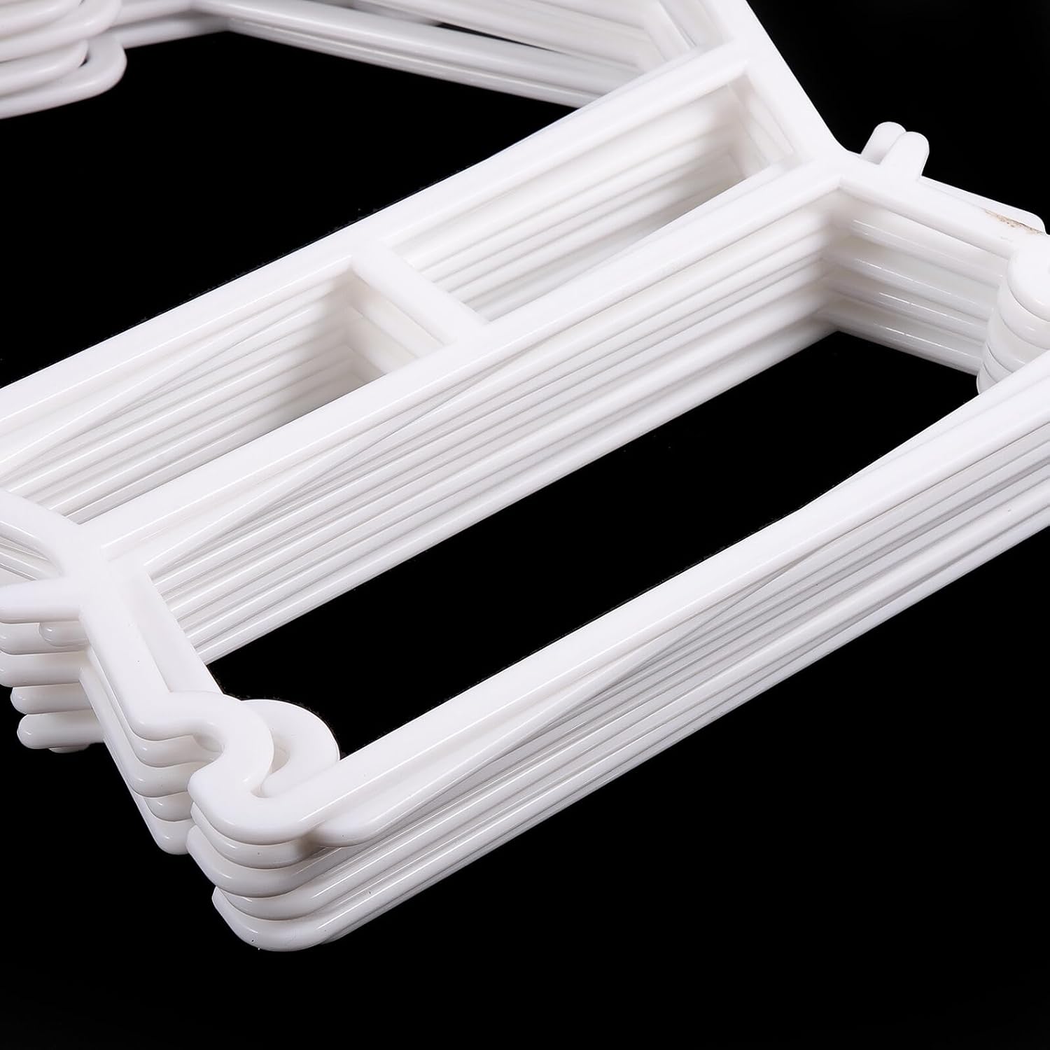 Garneck 10pcs Thick White Plastic Hangers Clothes Hangers for Closet Childrens Clothes Storage Rack for Boys and Home Or Shop Use