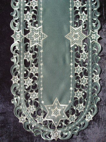 H9100-G Gold Star on Green Round Doily- 24 in.