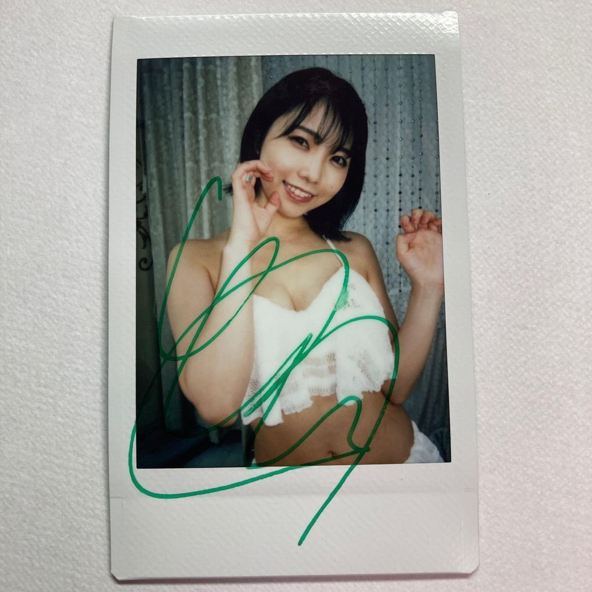 Amazon.co.jp: 戸田真琴 直筆サイン入り チェキセット : おもちゃ