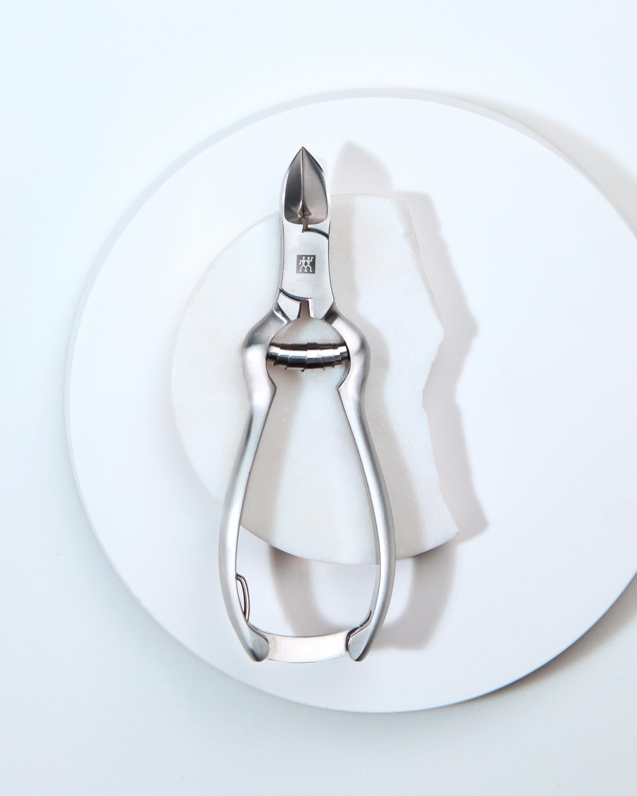 ZWILLING Alicate para uñas (con muelle amortiguador, forma ergonómica, hojas especialmente afiladas para uñas de manos y pies duras), Premium, plateado