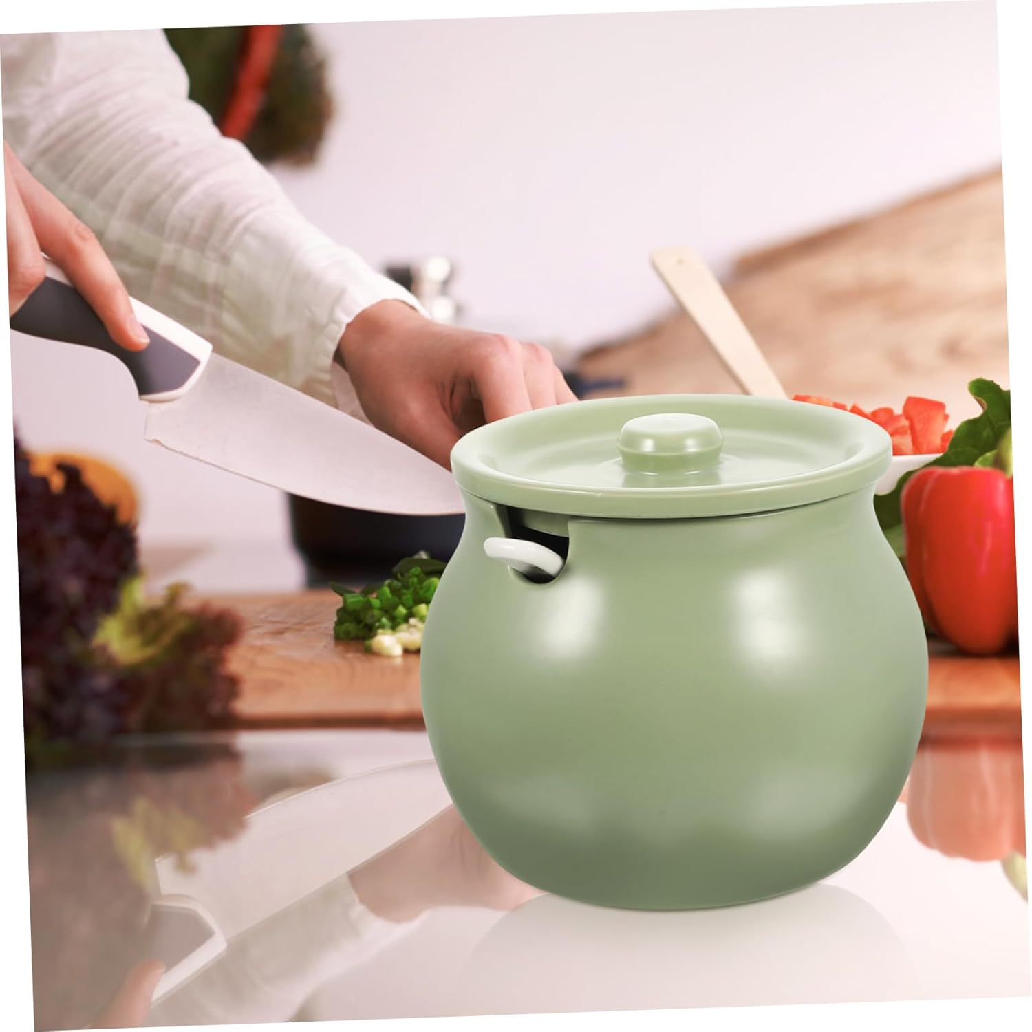 Capacity Chili Oil Can Porcelain Condiment Jar Grease Container Oil Storage Easy Clean Kitchen Seasoning Jar Bacon Grease Keeper Decorative for Kitchen
