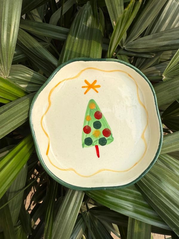 Image of WEAVING HOMES The Xmas Dessert Plate Size: 11 cm Microwave & Dishwahsher Safe (Set of 1)