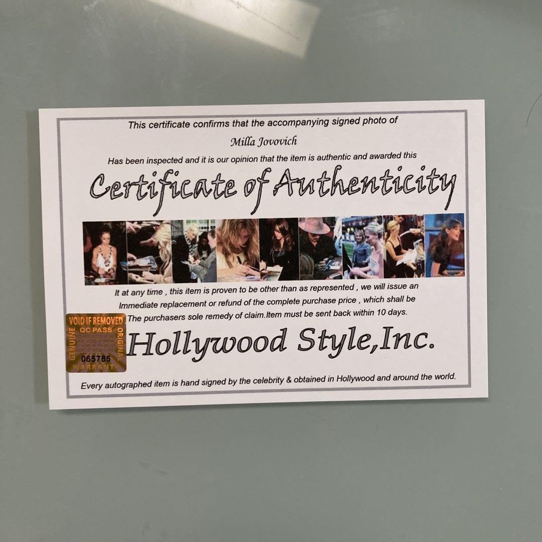 Amazon.co.jp: ミラジョヴォヴィッチ直筆サイン入り超特大写真…Milla