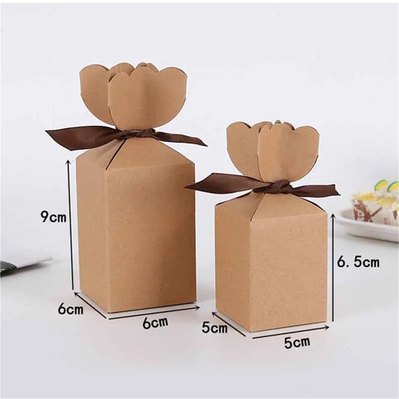 Scatola Portaconfetti Matrimonio 25/50 Pezzi Scatola di Caramelle Cartone Pacchetto Carta Kraft Vaso Favore Compleanno Festa Natale Decorazione Nozze(Kraft,50PCS_6X6X9CM)