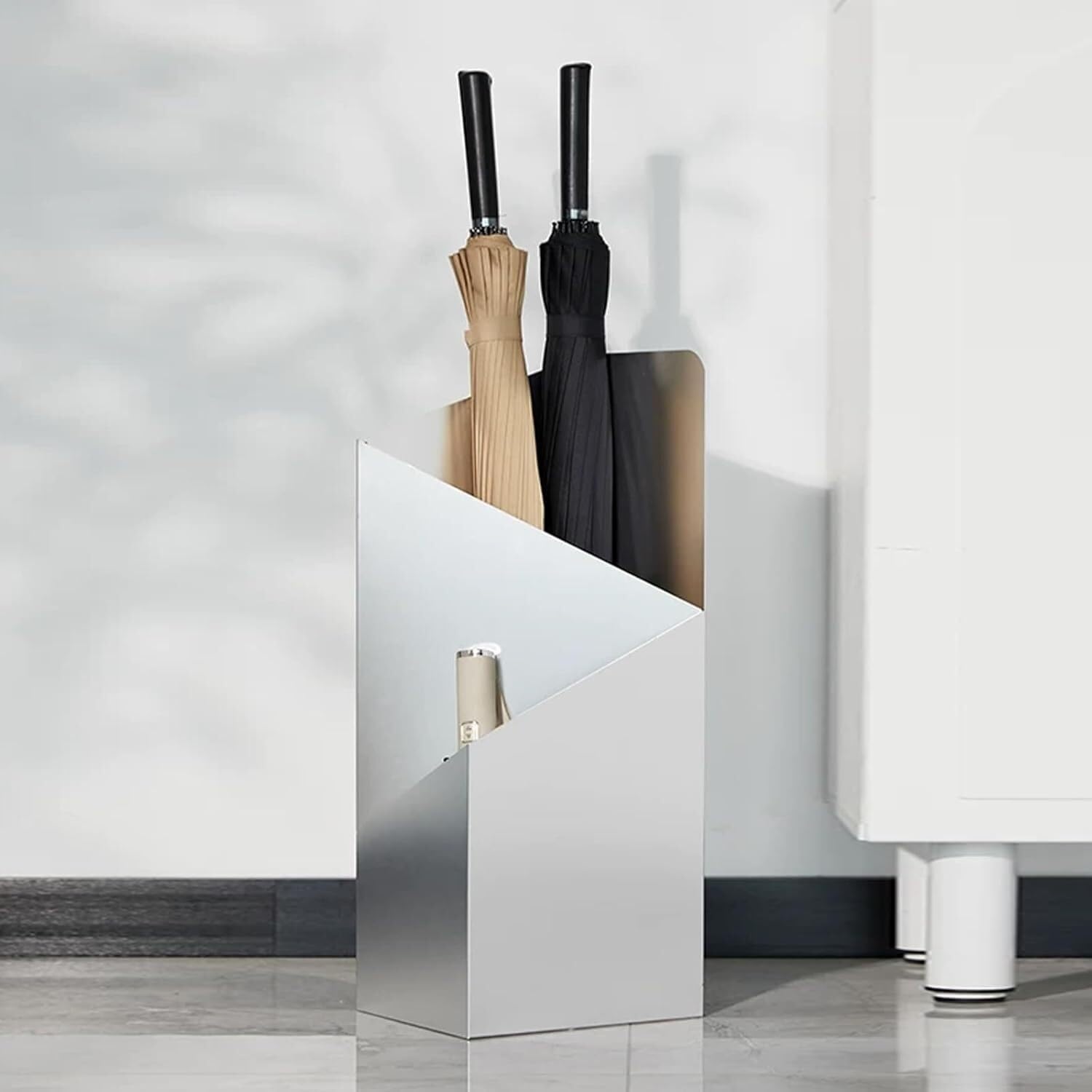 GHHVFEC Geometric Metal Umbrella Stand, Freestanding Indoor Holder with Water Tray, Decorative Entryway Umbrella Storage Rack for Home and Office