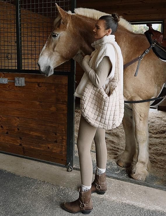 AMEBELLE Women's Oversized Fleece Vest Trendy Sleeveless Sherpa Jacket Winter Warm Fuzzy Outerwear Vest with Pockets3