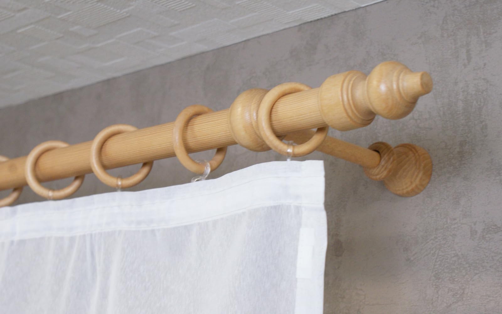 iso-design Holz Vorhangstange Filigrano mit 28 mm Durchmesser in Eiche hell, viele Größen, Gardinenstange inklusive Gardinenringe 280 cm (mittig geteilt)