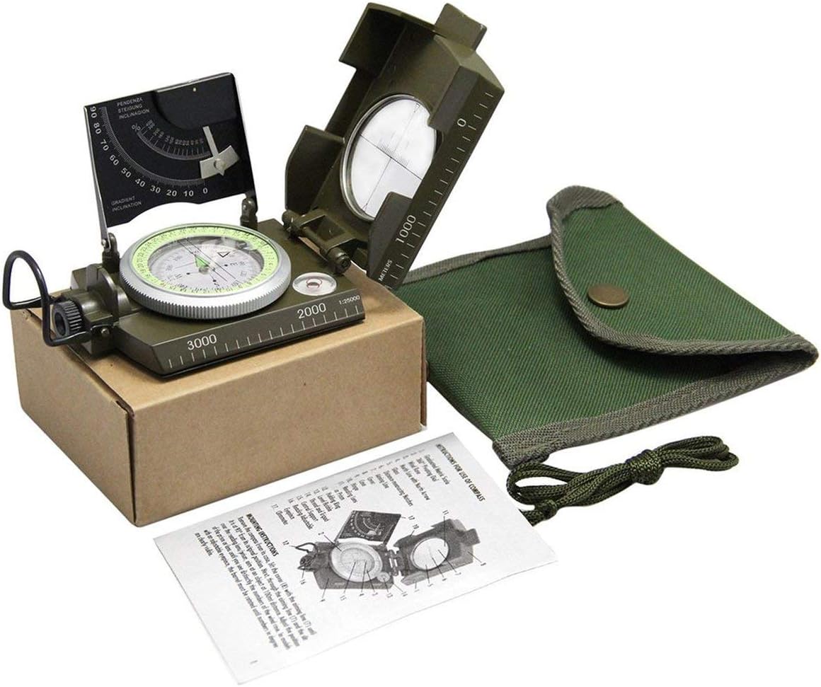 bussola di avvistamento per il campeggio militare