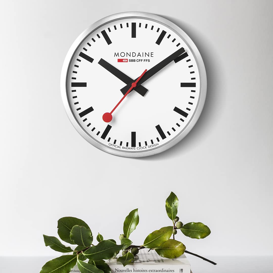 Mondaine - Wanduhr A990.Clock.16SBB 25cm - Bahnhofsuhr in Silber aus gebürstetem Aluminium mit rotem Sekundenzeiger staubbeständig - Hergestellt in der Schweiz