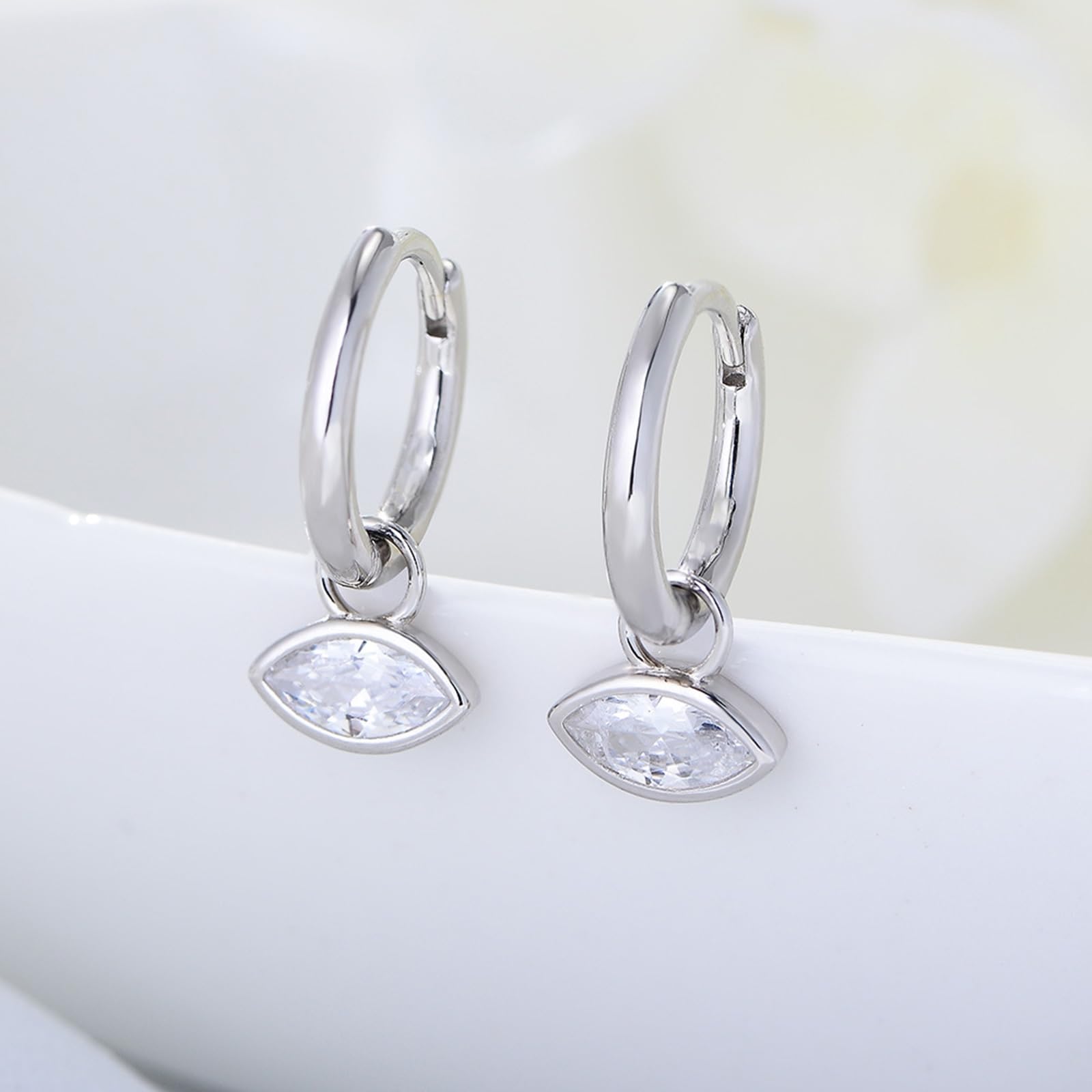 Pendientes colgantes de oro blanco para mujer, aro simple de oro blanco de 14 quilates con moissanita marquesa, aretes de aro para mujer, madre, esposa, hija