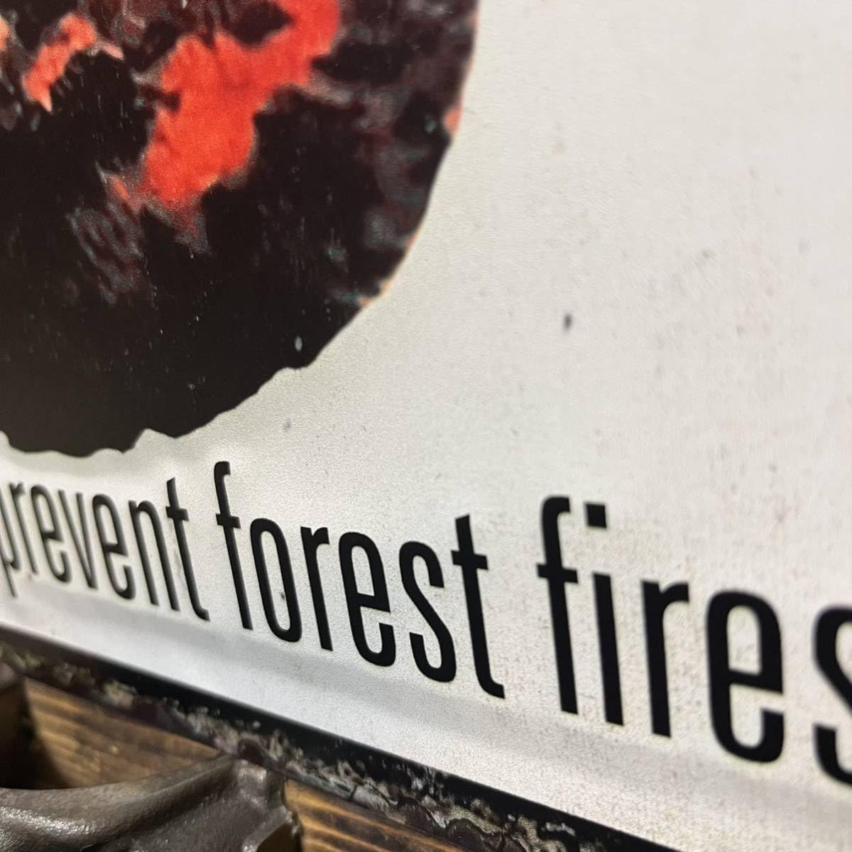 Amazon.co.jp: アメリカ製 スモーキーベア エンボス看板 山火事防止