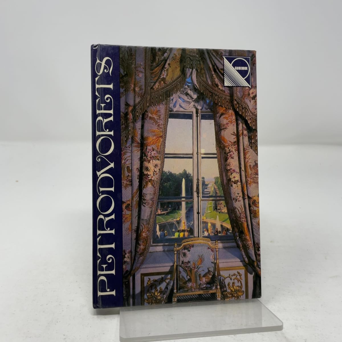 Petrodvorets : palaces and parks : a guide