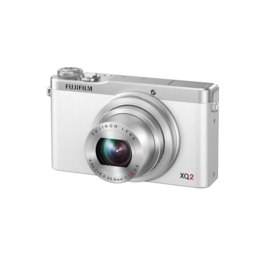 富士フイルム デジカメ XQ2 F1.8の明るいレンズと2/3型「X-Trans™CMOSII」センサーを約206g