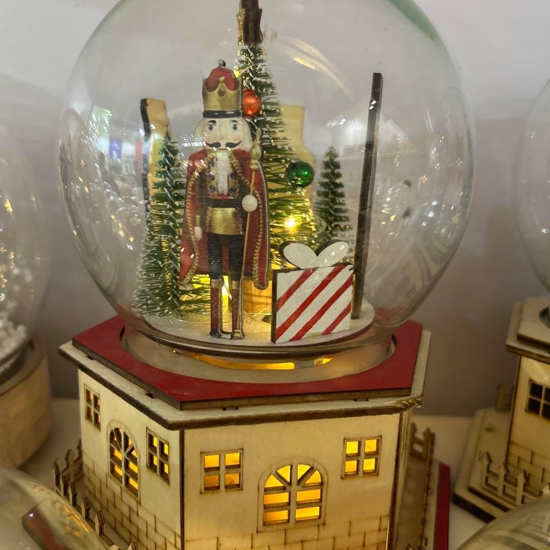 くるみ割り人形レッドミュージックLEDスノードーム