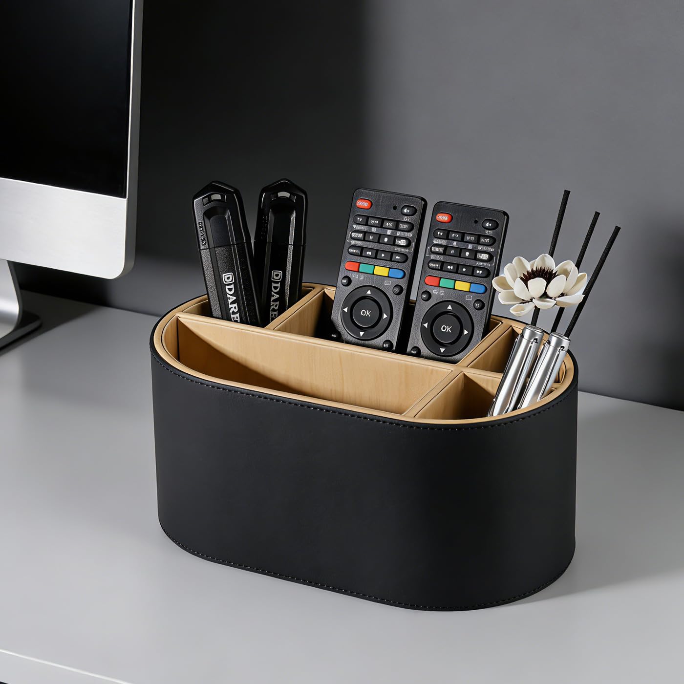 KINGFOM Schreibtisch Organizer aus Leder, Stiftehalter mit 5 Fächern, Ovaler Büro Organizer für Stifte, Fernbedienung & Zubehör, Schwarz, für Büro & Home Office (Schwarz)
