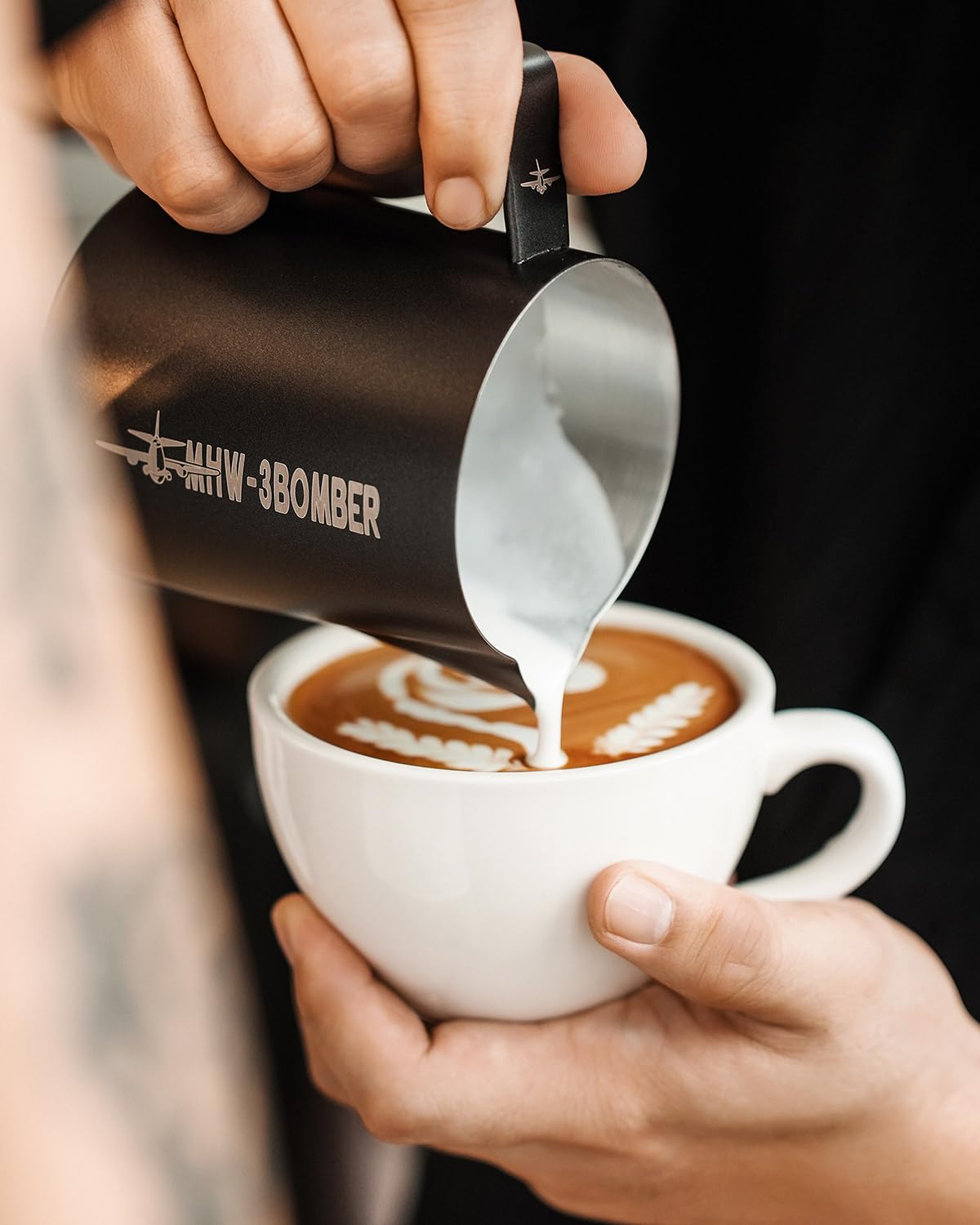 MHW-3BOMBER Brocca per latte 500ml, brocca per latte in acciaio inossidabile per macchina da caffè, accessori per caffè per barista domestico, tazza per cappuccino e arte del latte, brocca per schiuma