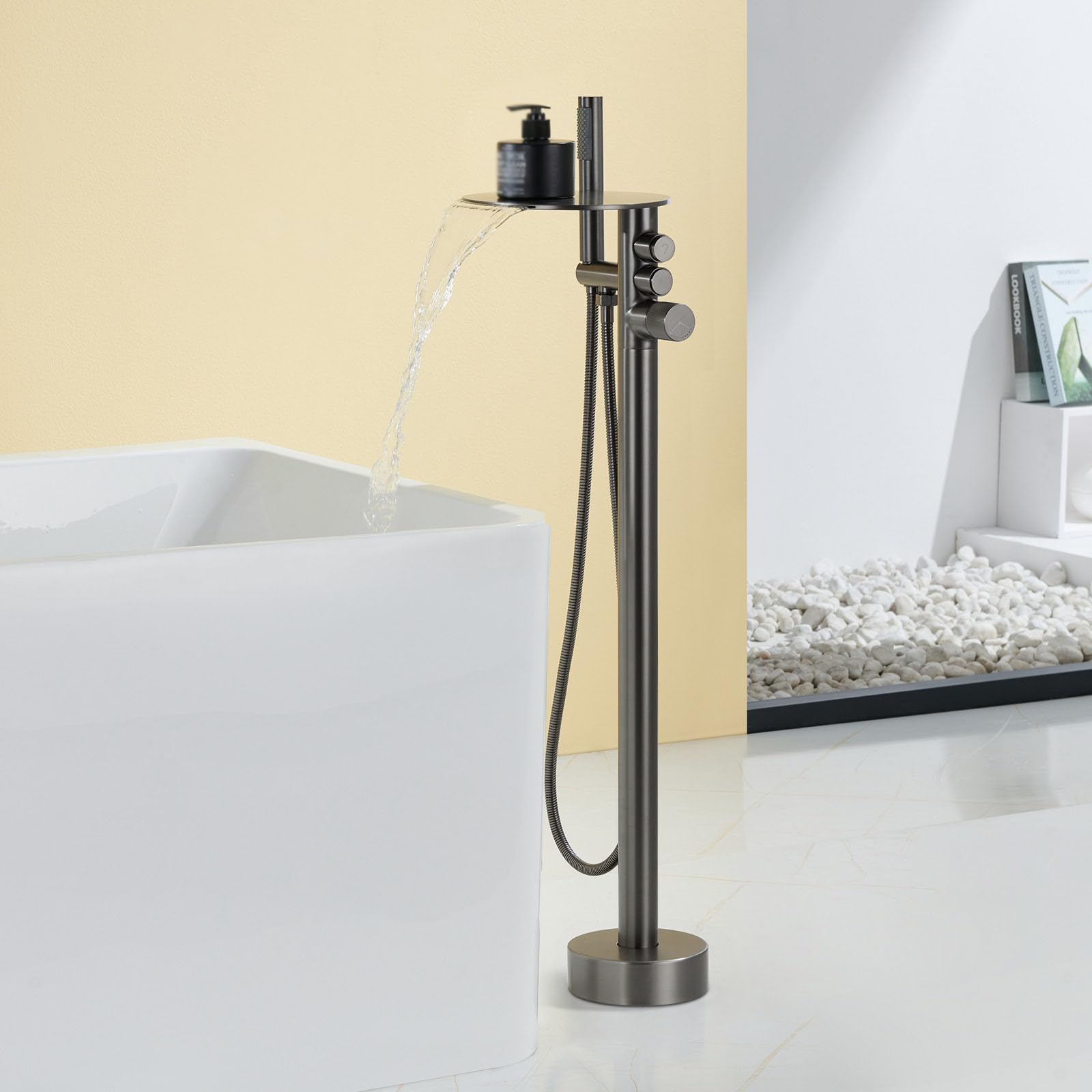 Robinet salle bain baignoire au sol cascade pour remplacer un vieux mitigeur
