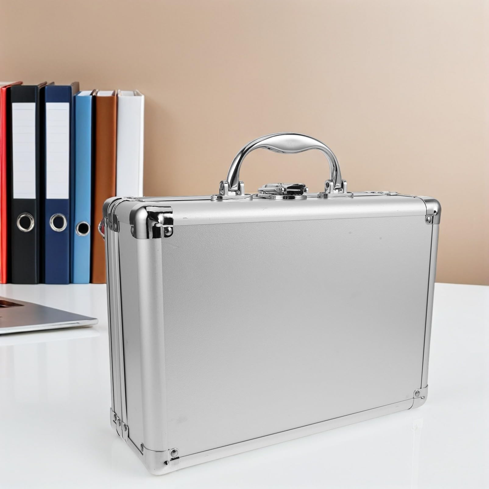 Aluminiumlegierung Werkzeugkoffer Silber mit Griff und Hartschale | 2-lagige Schaumstoffeinlage, Tragbares Format für Reise und Alltag, für Elektronik und Gerät