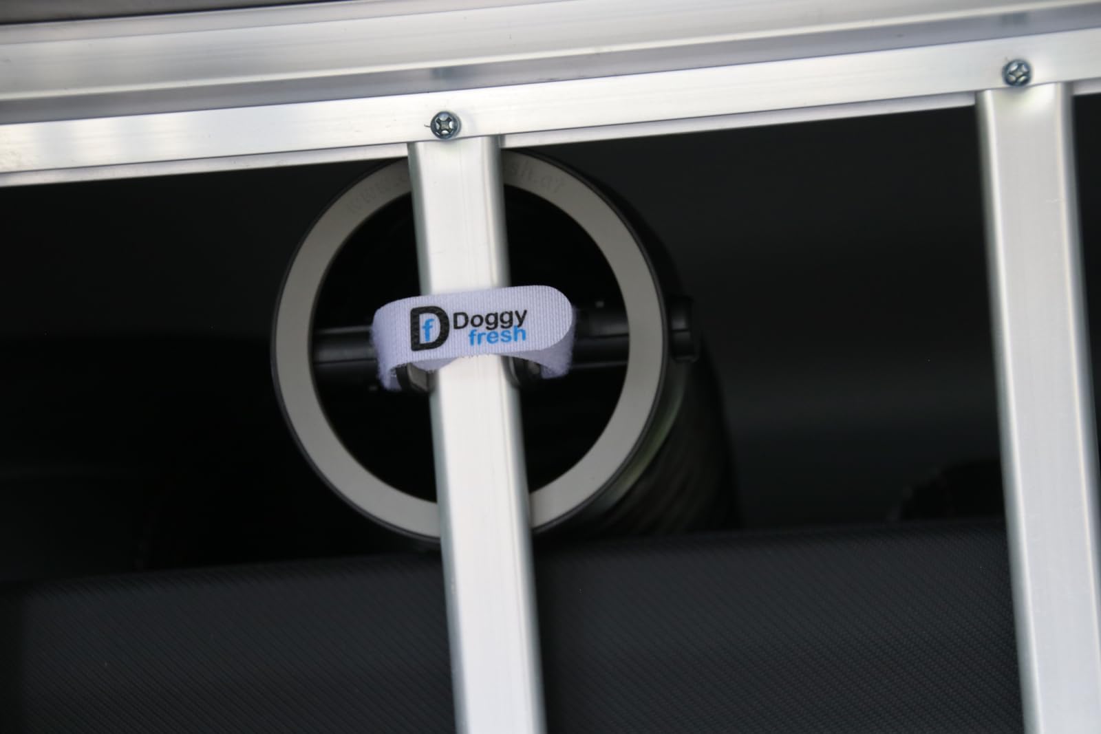Doggyfresh - Sistema di ventilazione per cani per l’auto (grigio)