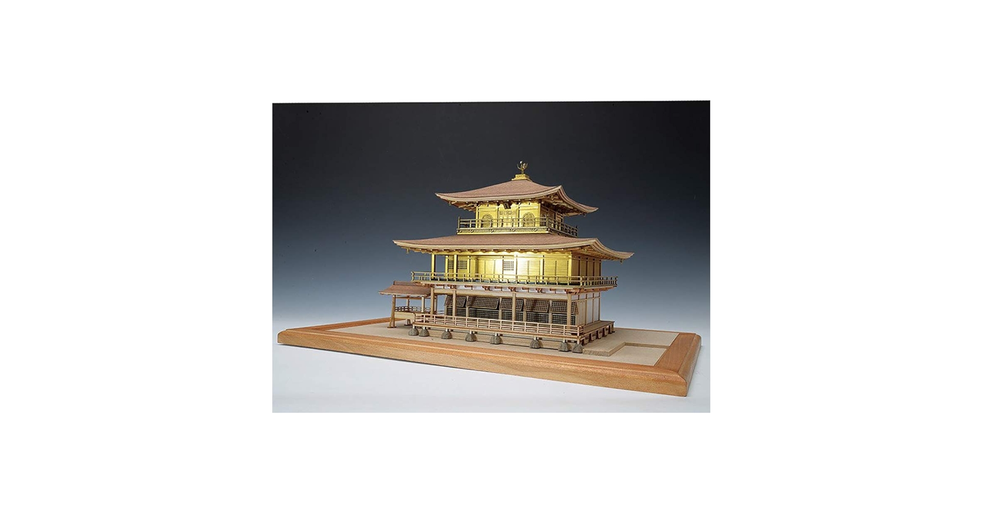 Amazon | 完成品＜ゴールド仕様＞ 木製建築模型 鹿苑寺・金閣（1