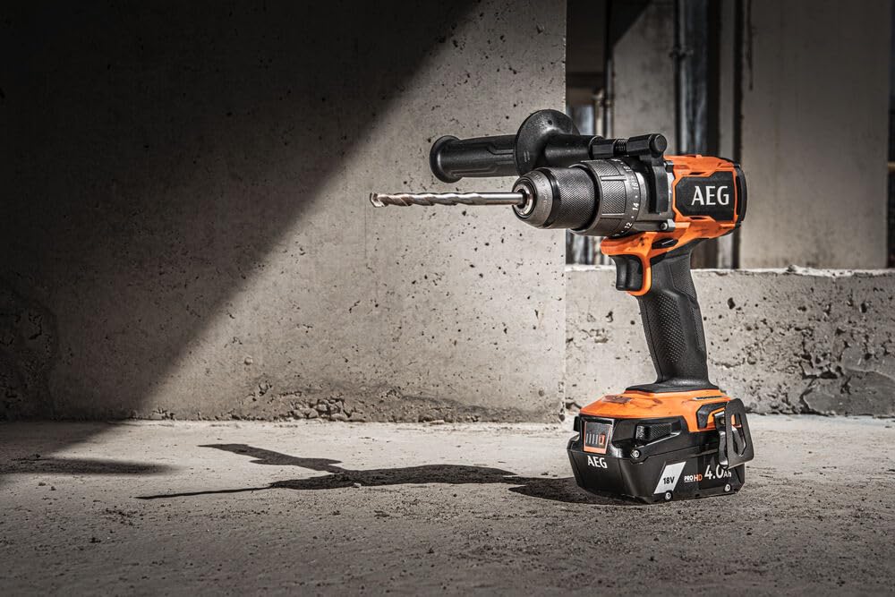 Taladro Percutor 18 V sin escobillas, 110 Nm, 0-500/2.100 rpm, portabrocas metálico de 13 mm, suministrado con 2 batería L1840SHD, cargador BL1418, en maleta